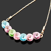 BAREVNÝ NÁHRDELNÍK SE SWAROVSKI KRYSTALKY